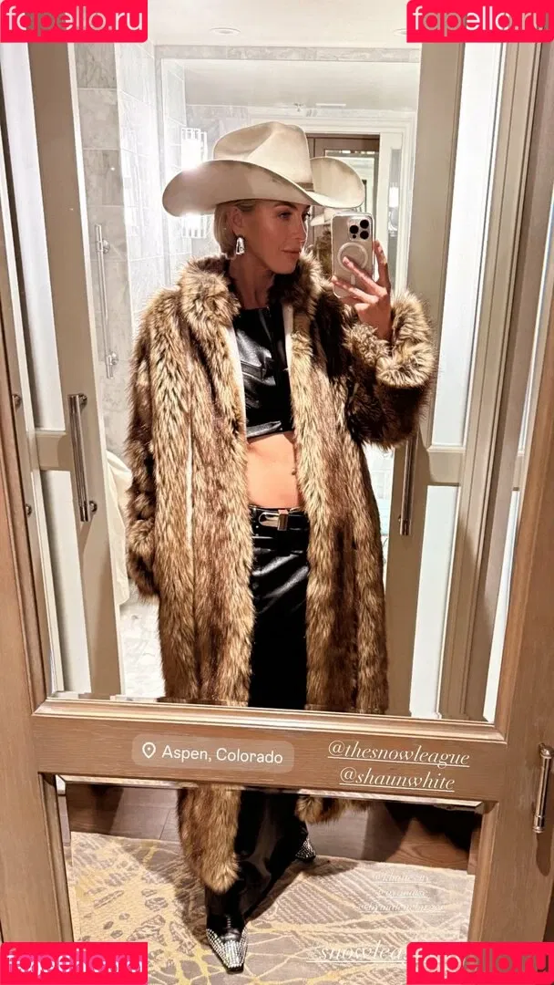 Julianne Hough / juleshough Onlyfans Photo Gallery 