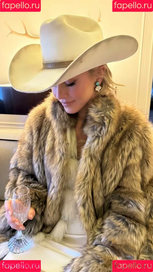 Julianne Hough / juleshough Onlyfans Photo Gallery 
