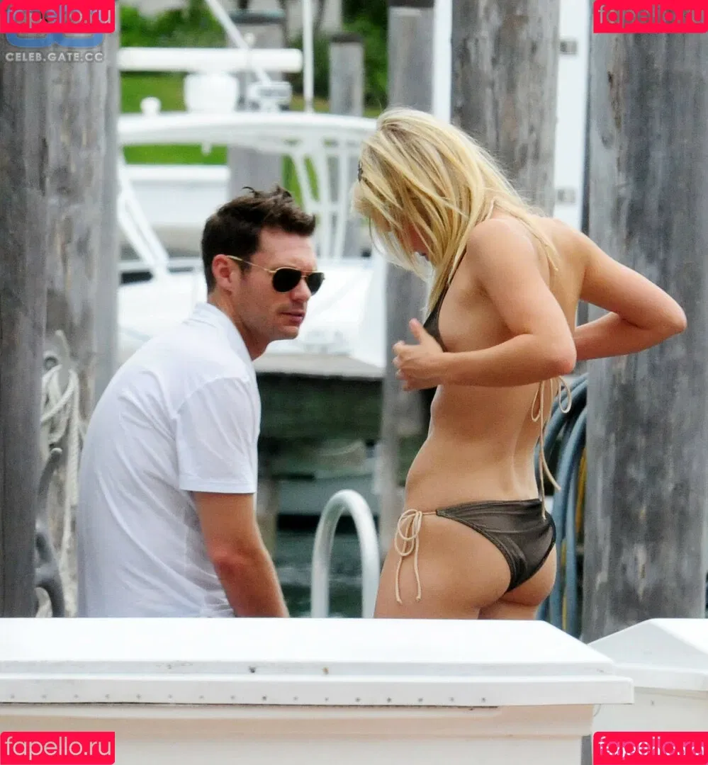 Julianne Hough / juleshough Onlyfans Photo Gallery 