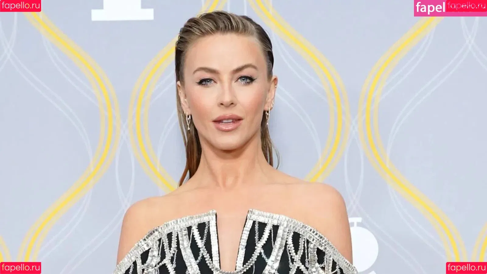 Julianne Hough / juleshough Onlyfans Photo Gallery 