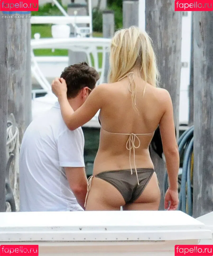 Julianne Hough / juleshough Onlyfans Photo Gallery 