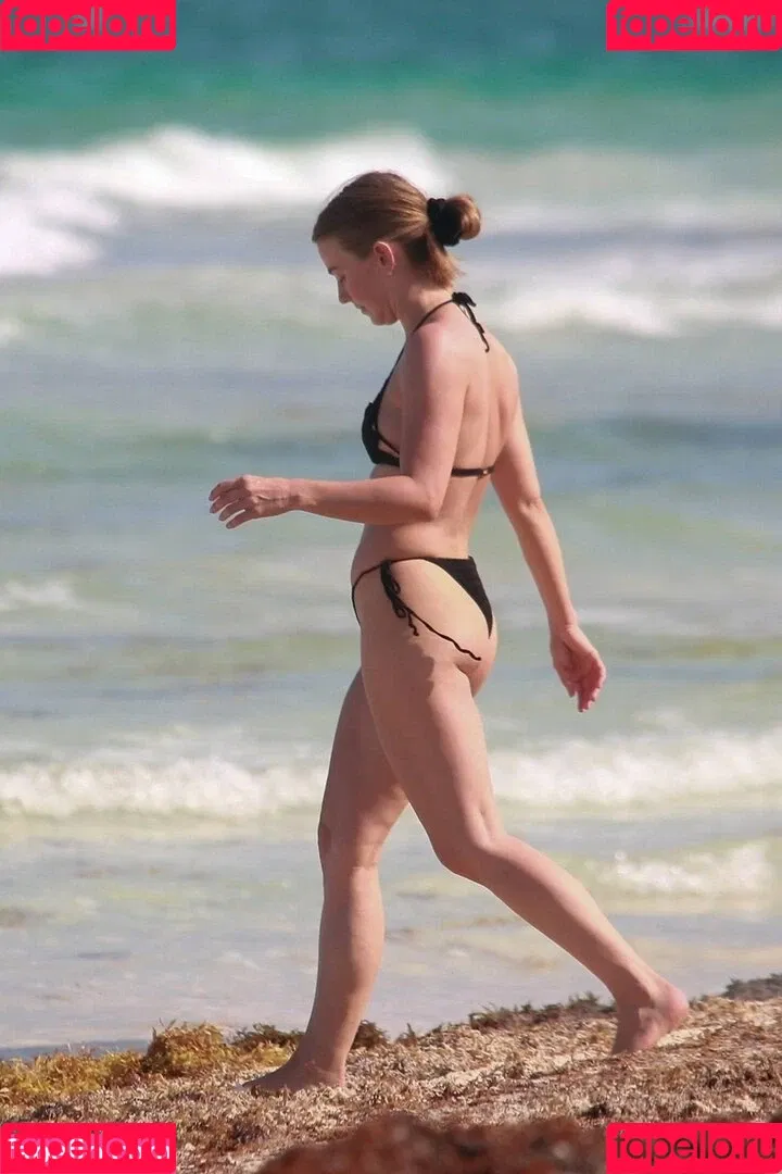 Julianne Hough / juleshough Onlyfans Photo Gallery 