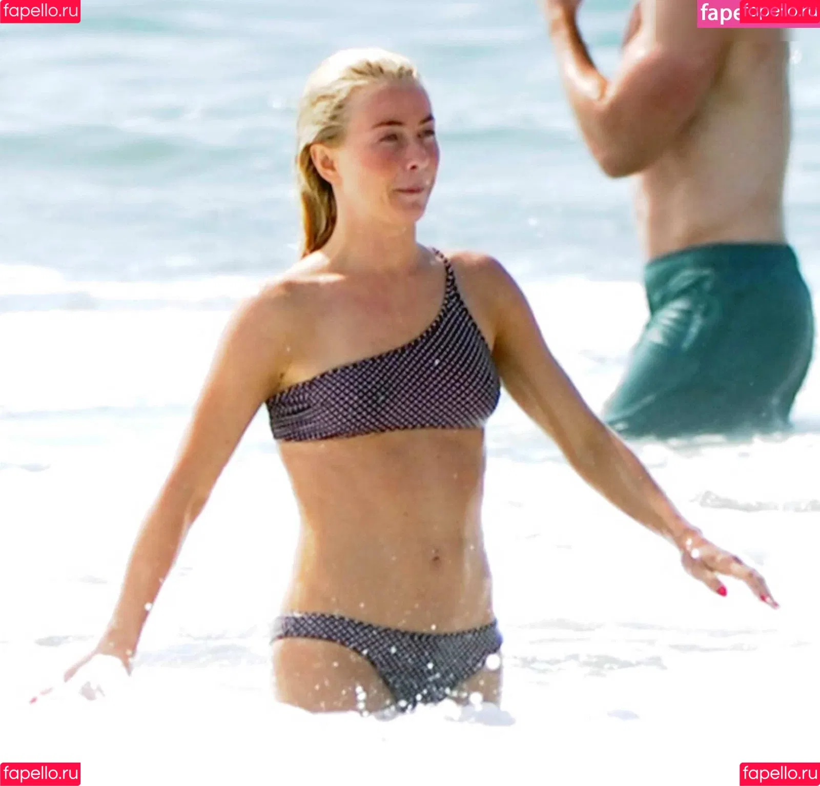 Julianne Hough / juleshough Onlyfans Photo Gallery 