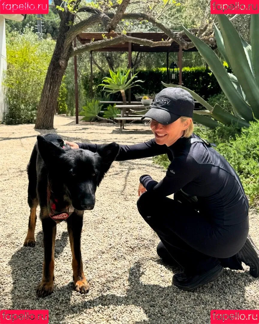 Julianne Hough / juleshough Onlyfans Photo Gallery 
