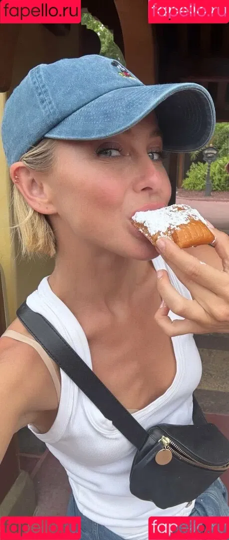 Julianne Hough / juleshough Onlyfans Photo Gallery 