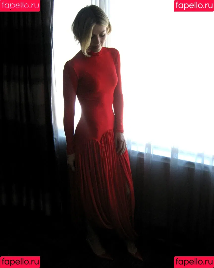 Julianne Hough / juleshough Onlyfans Photo Gallery 