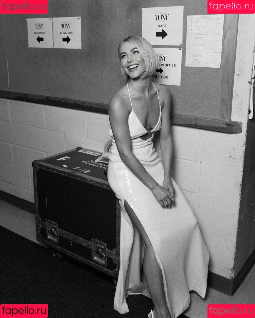 Julianne Hough / juleshough Onlyfans Photo Gallery 