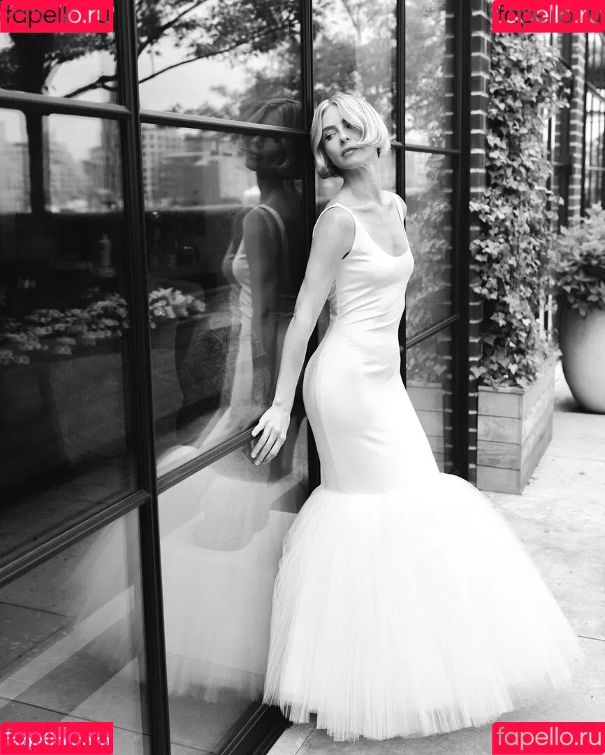 Julianne Hough / juleshough Onlyfans Photo Gallery 