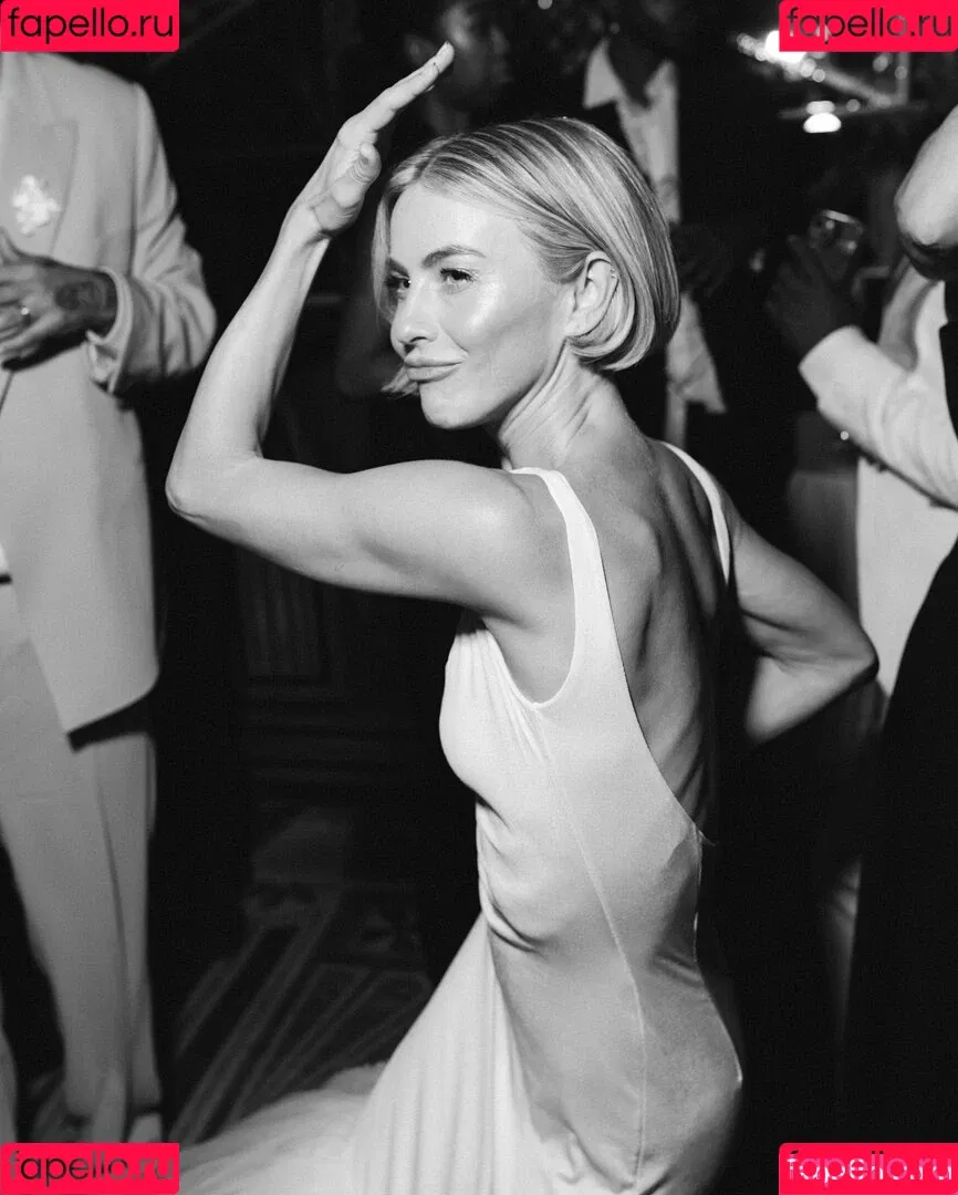 Julianne Hough / juleshough Onlyfans Photo Gallery 