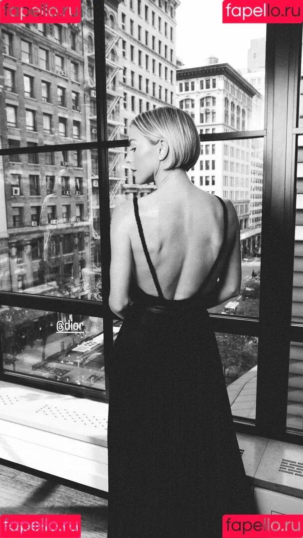 Julianne Hough / juleshough Onlyfans Photo Gallery 