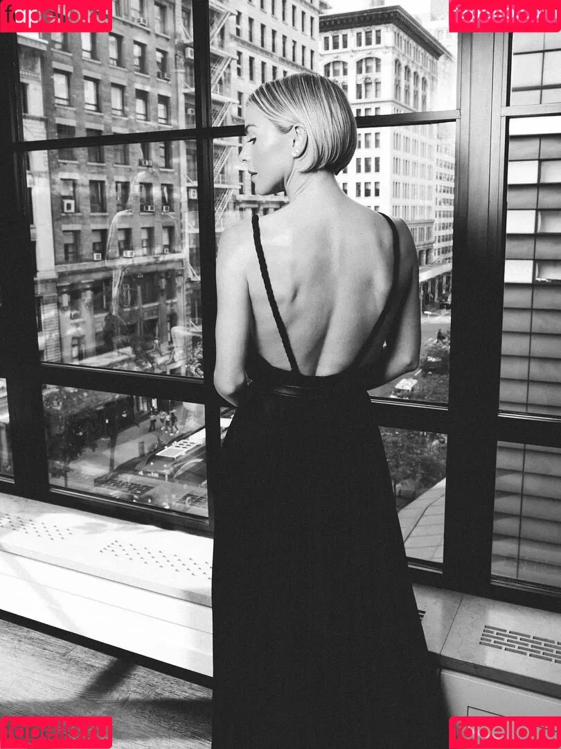 Julianne Hough / juleshough Onlyfans Photo Gallery 
