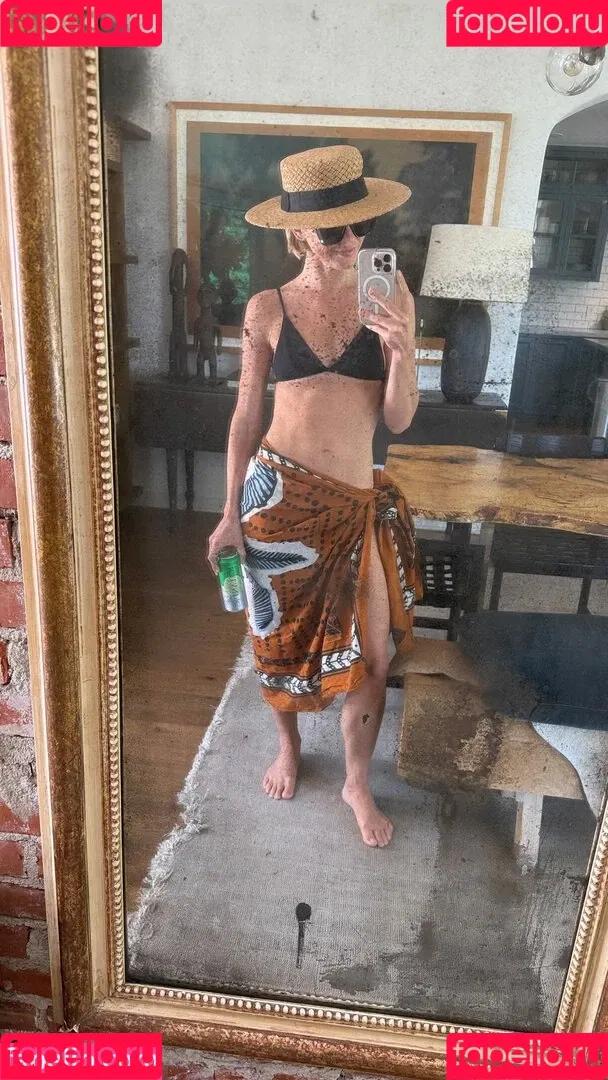 Julianne Hough / juleshough Onlyfans Photo Gallery 