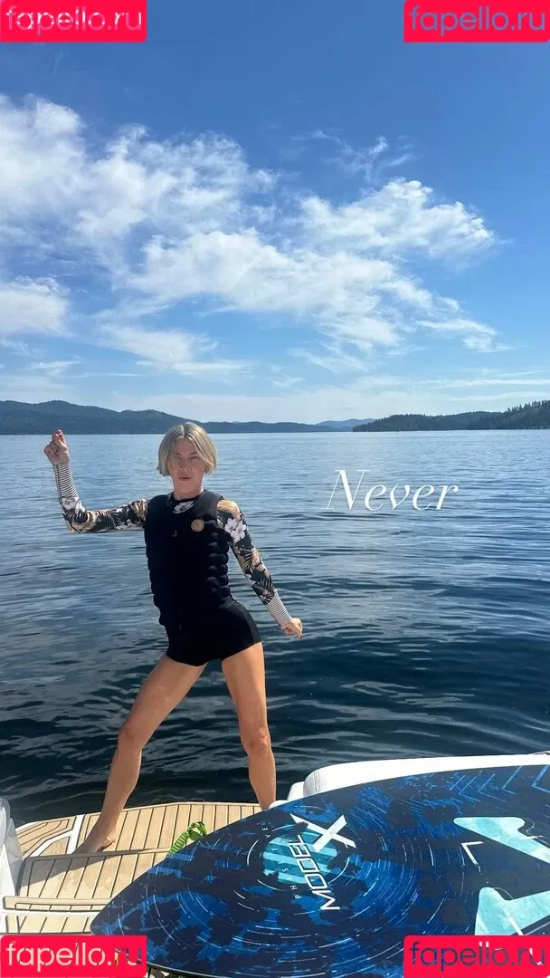 Julianne Hough / juleshough Onlyfans Photo Gallery 