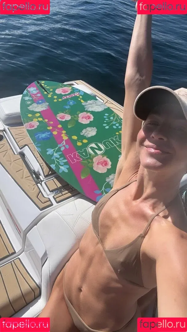 Julianne Hough / juleshough Onlyfans Photo Gallery 