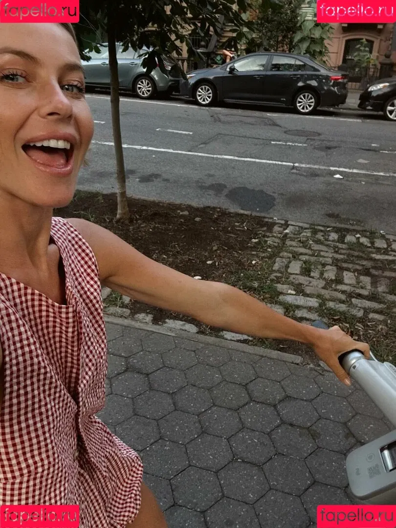 Julianne Hough / juleshough Onlyfans Photo Gallery 