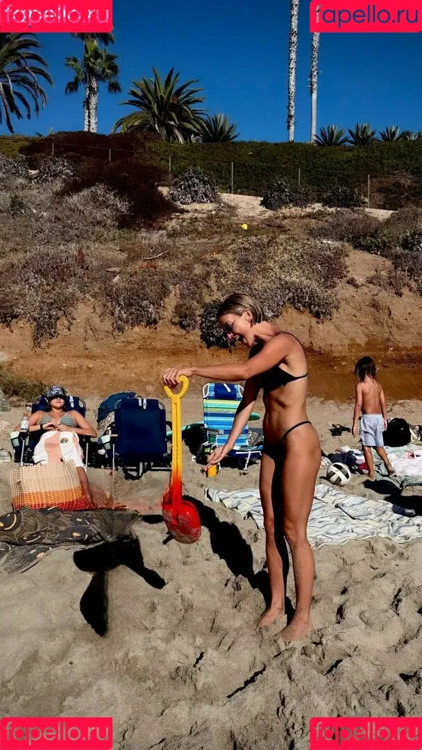 Julianne Hough / juleshough Onlyfans Photo Gallery 