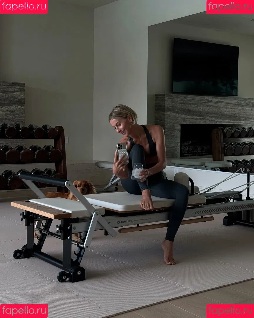 Julianne Hough / juleshough Onlyfans Photo Gallery 
