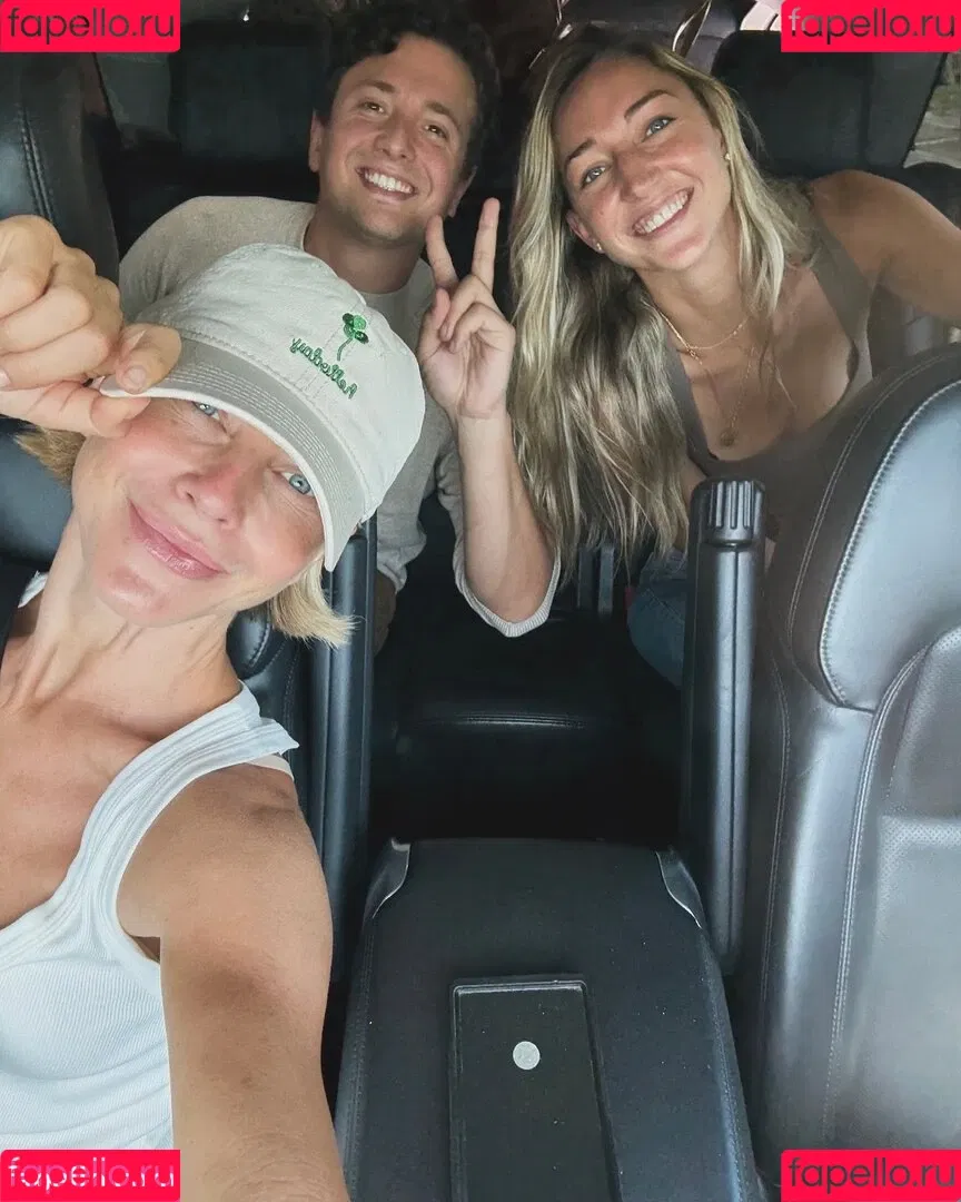Julianne Hough / juleshough Onlyfans Photo Gallery 