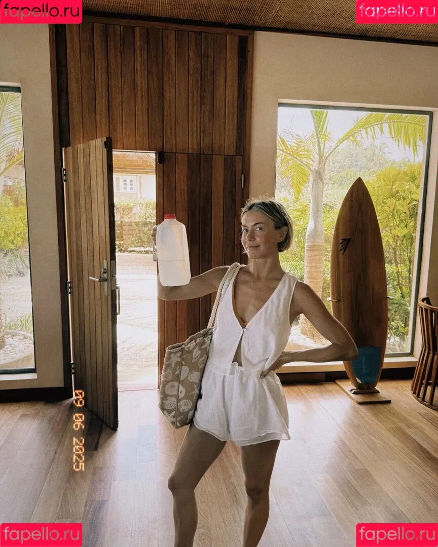 Julianne Hough / juleshough Onlyfans Photo Gallery 