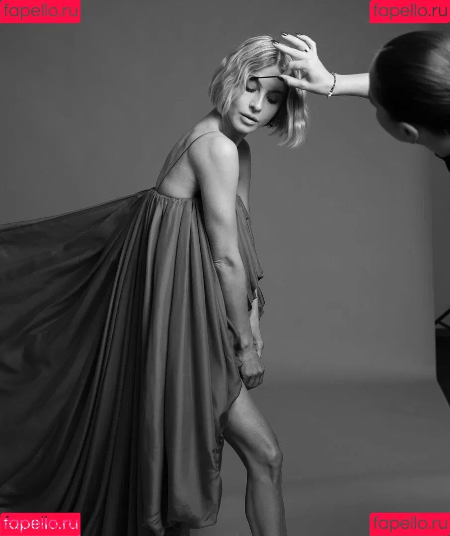 Julianne Hough / juleshough Onlyfans Photo Gallery 