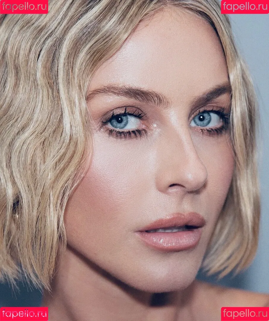 Julianne Hough / juleshough Onlyfans Photo Gallery 