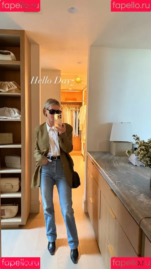 Julianne Hough / juleshough Onlyfans Photo Gallery 