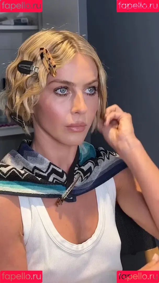 Julianne Hough / juleshough Onlyfans Photo Gallery 