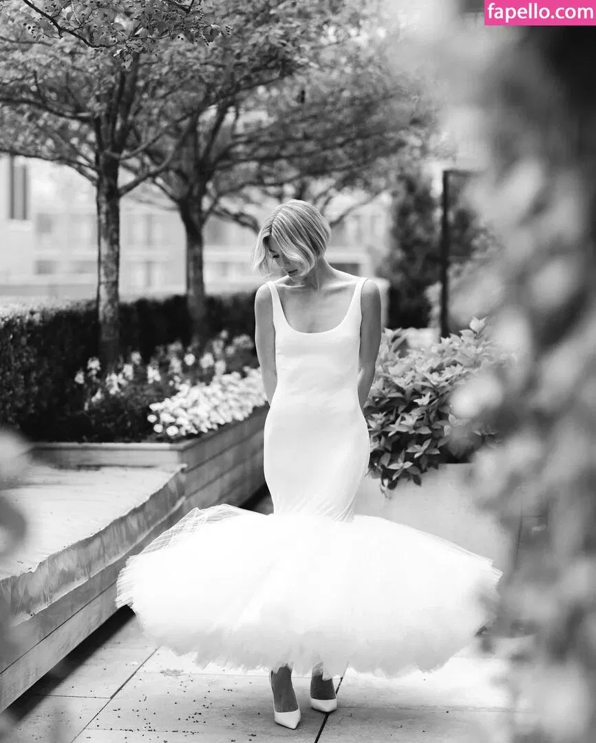 Julianne Hough / juleshough Onlyfans Photo Gallery 