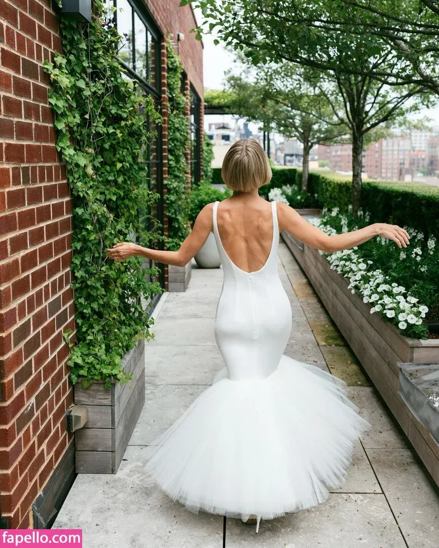 Julianne Hough / juleshough Onlyfans Photo Gallery 