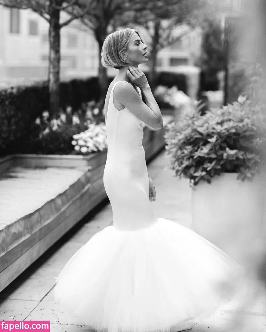 Julianne Hough / juleshough Onlyfans Photo Gallery 