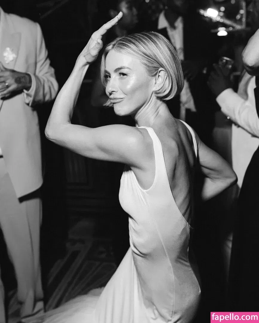 Julianne Hough / juleshough Onlyfans Photo Gallery 