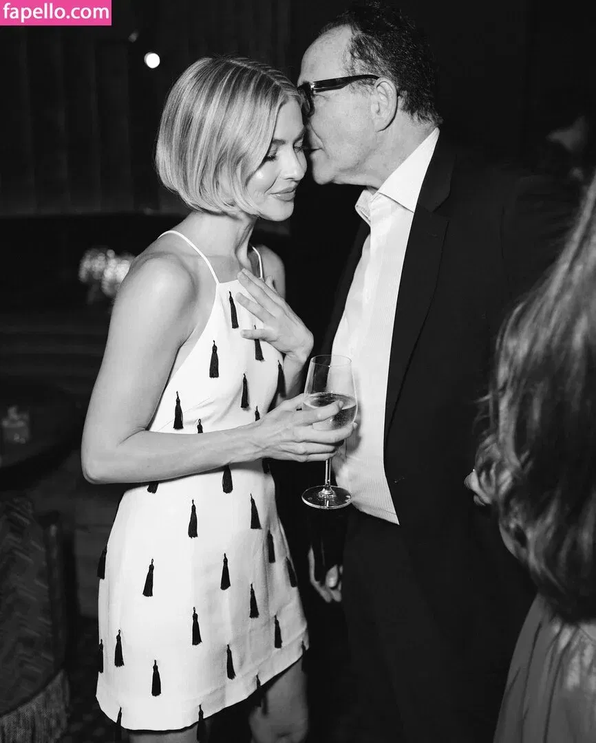 Julianne Hough / juleshough Onlyfans Photo Gallery 