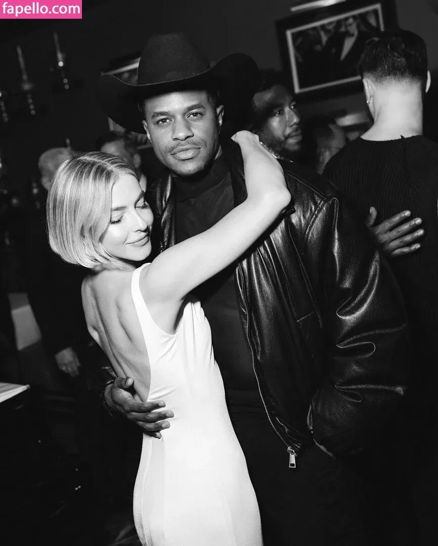 Julianne Hough / juleshough Onlyfans Photo Gallery 