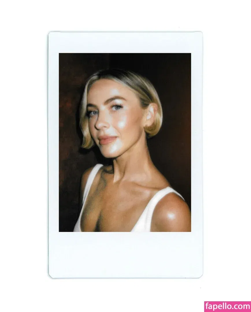 Julianne Hough / juleshough Onlyfans Photo Gallery 