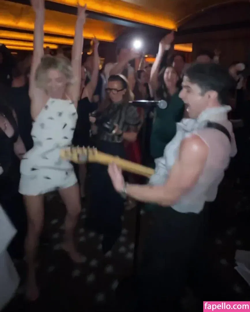 Julianne Hough / juleshough Onlyfans Photo Gallery 