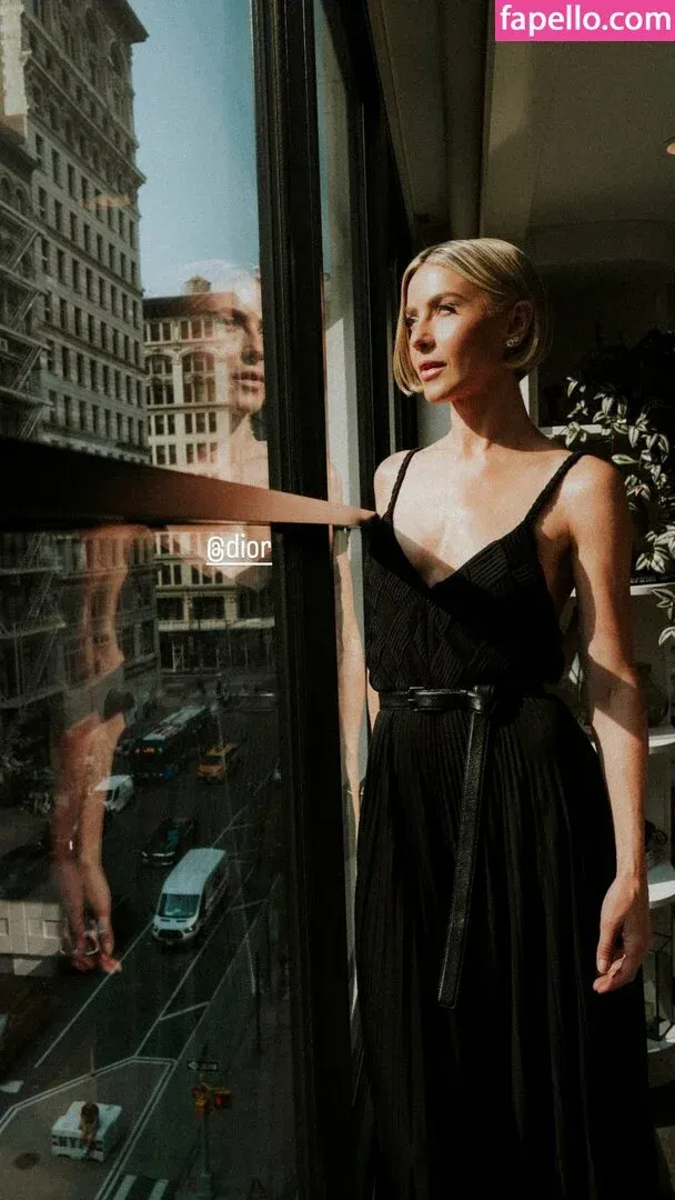 Julianne Hough / juleshough Onlyfans Photo Gallery 