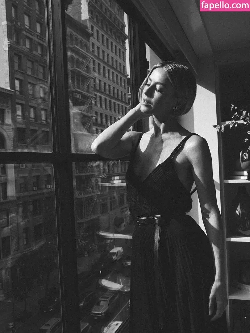 Julianne Hough / juleshough Onlyfans Photo Gallery 