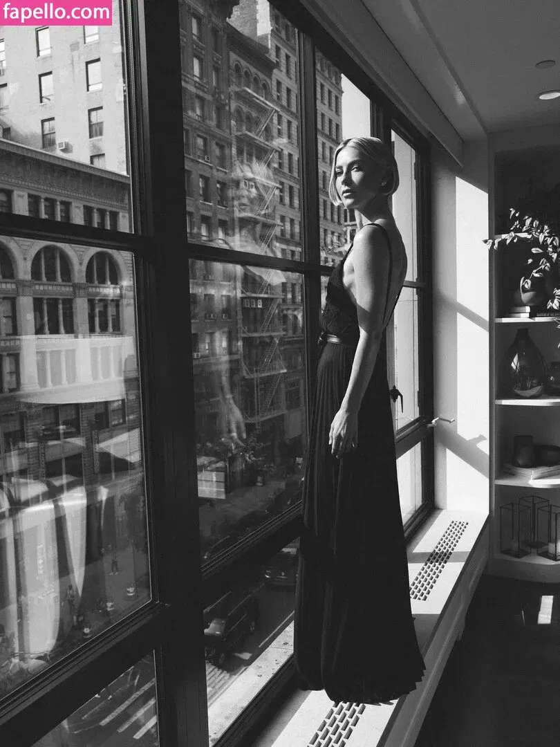 Julianne Hough / juleshough Onlyfans Photo Gallery 