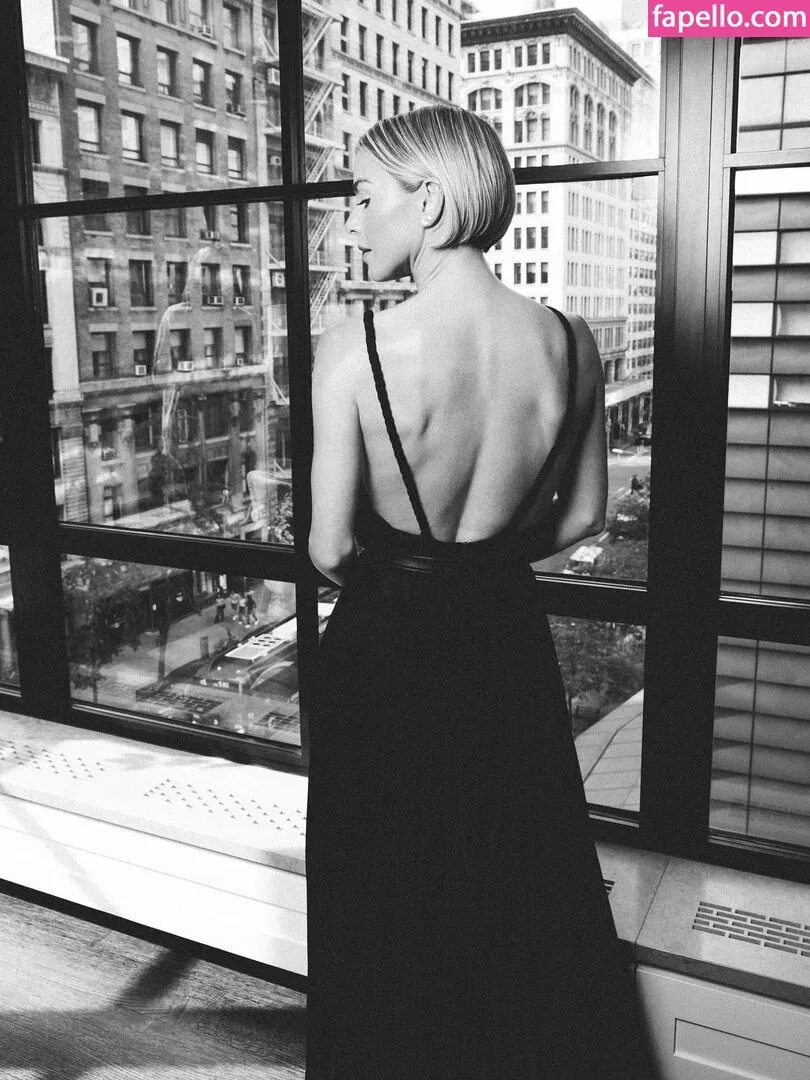 Julianne Hough / juleshough Onlyfans Photo Gallery 