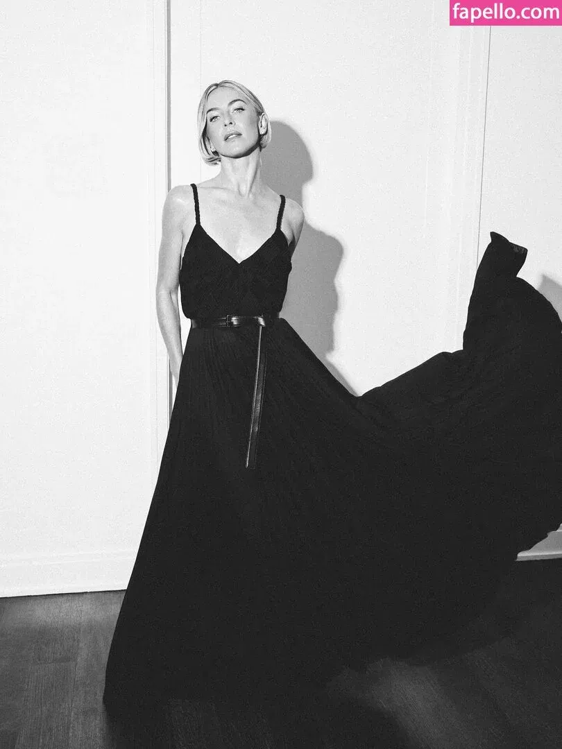 Julianne Hough / juleshough Onlyfans Photo Gallery 