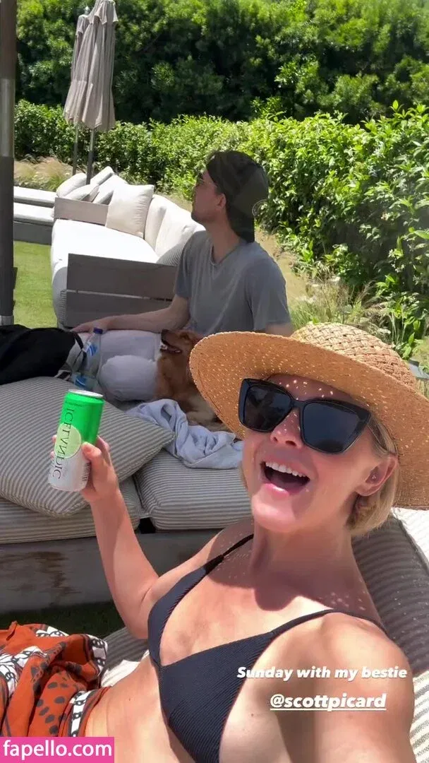 Julianne Hough / juleshough Onlyfans Photo Gallery 