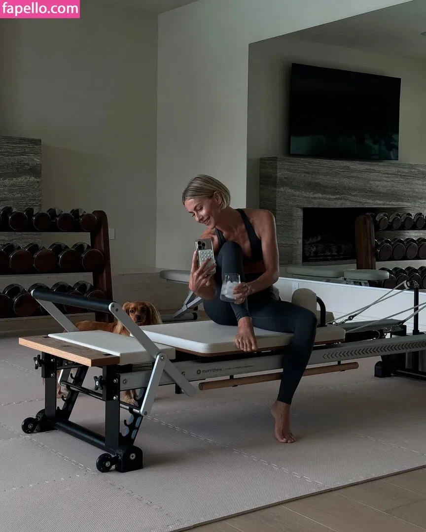 Julianne Hough / juleshough Onlyfans Photo Gallery 