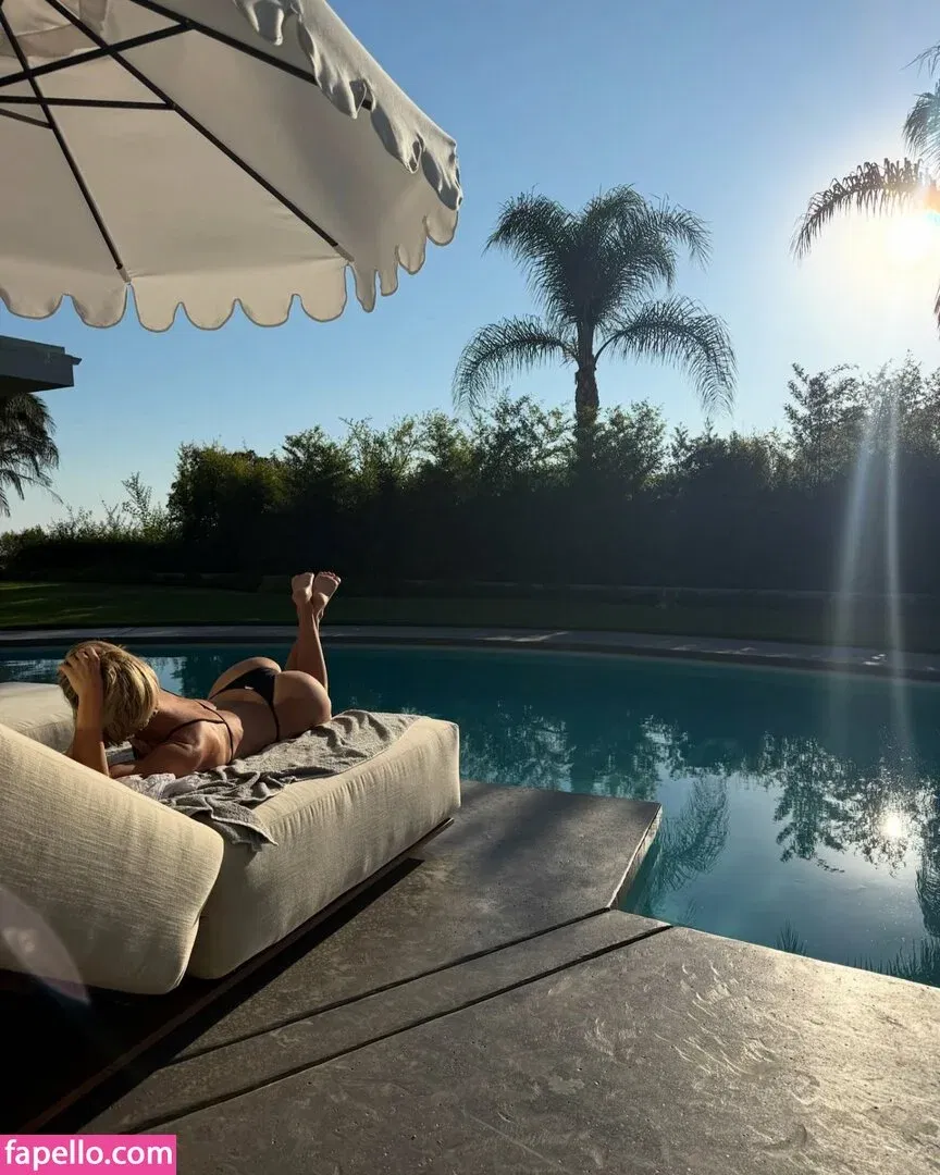 Julianne Hough / juleshough Onlyfans Photo Gallery 