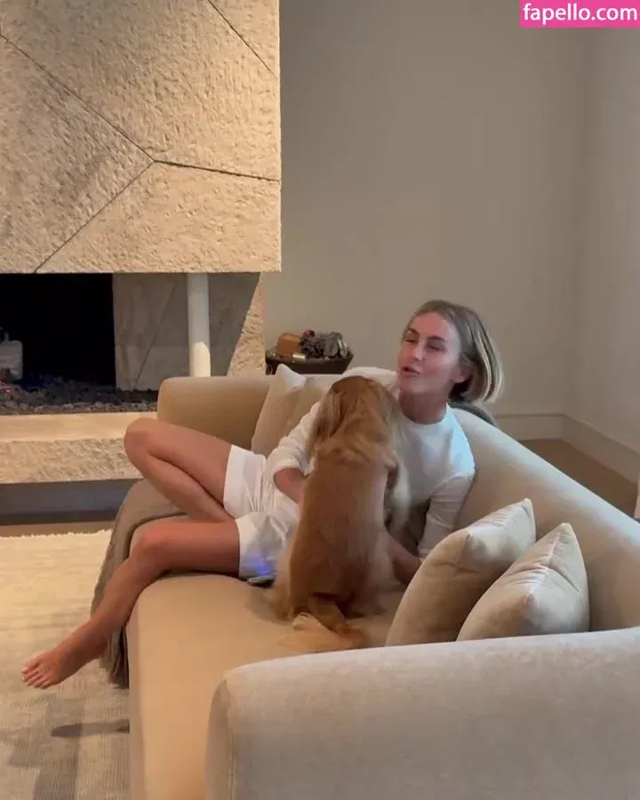 Julianne Hough / juleshough Onlyfans Photo Gallery 