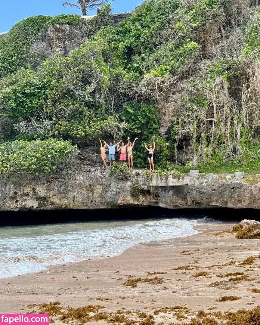 Julianne Hough / juleshough Onlyfans Photo Gallery 