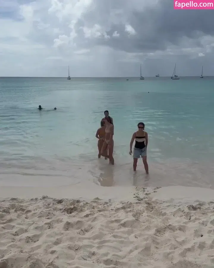 Julianne Hough / juleshough Onlyfans Photo Gallery 