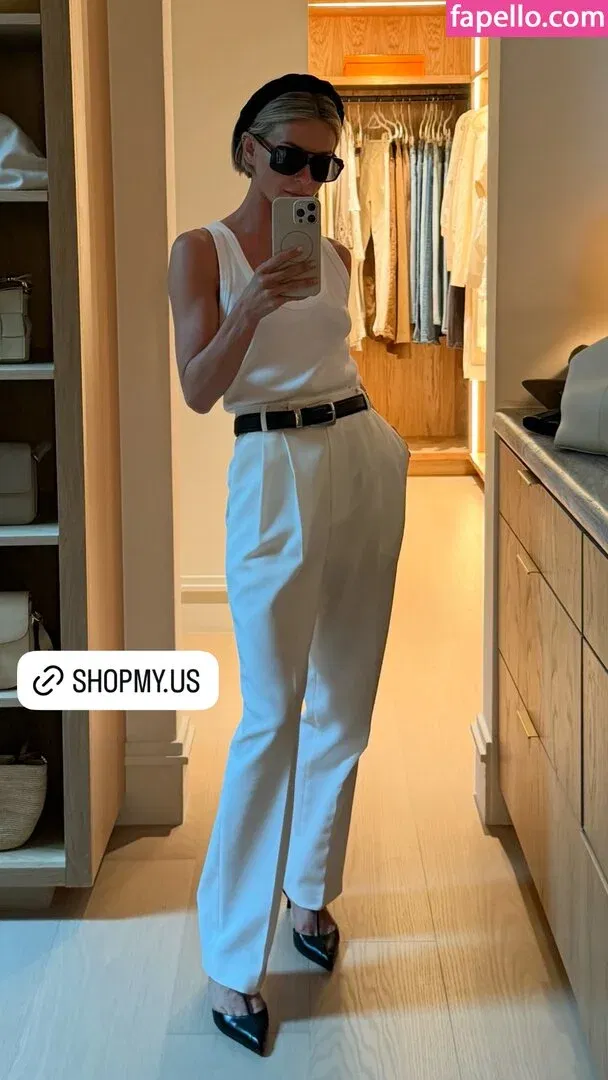 Julianne Hough / juleshough Onlyfans Photo Gallery 