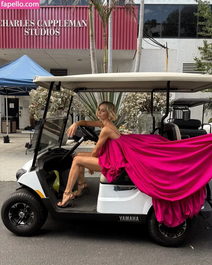 Julianne Hough / juleshough Onlyfans Photo Gallery 