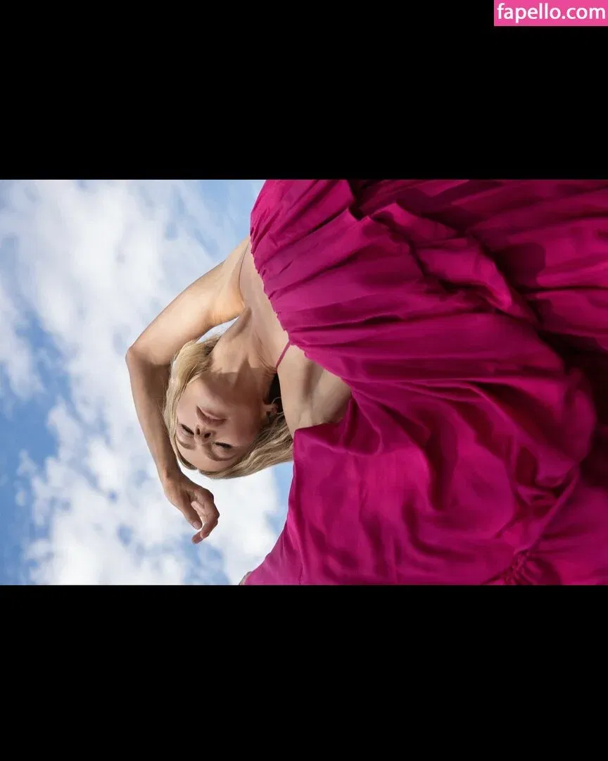 Julianne Hough / juleshough Onlyfans Photo Gallery 