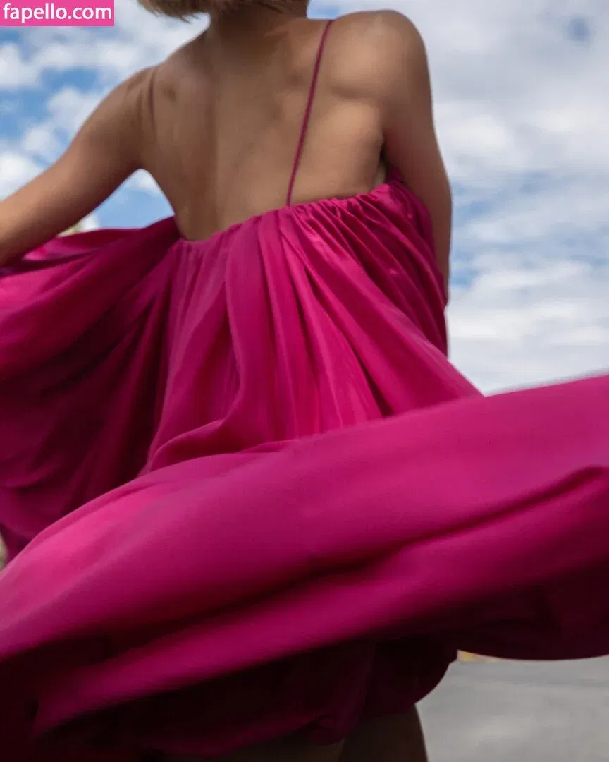 Julianne Hough / juleshough Onlyfans Photo Gallery 